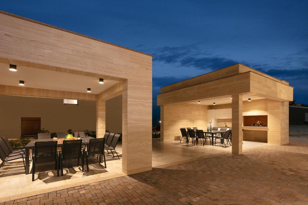 Malibu Imperial Resort Vir Exterior photo